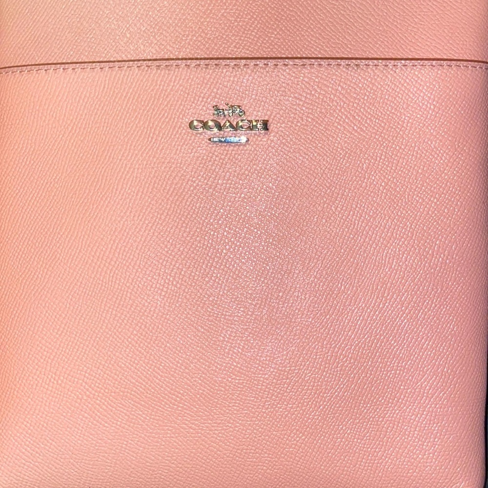 Coach crossbody bag, pink.